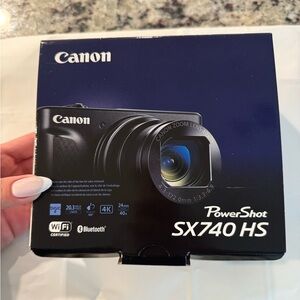 Cannon SX740 HS